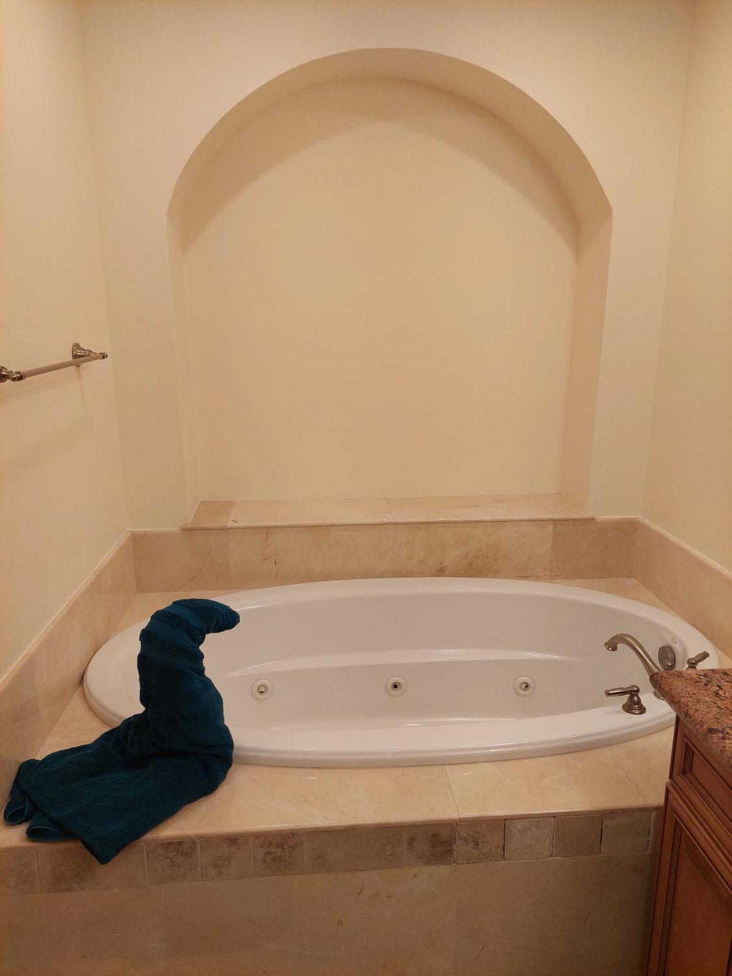 403 Landmark Beachfront Apartment *