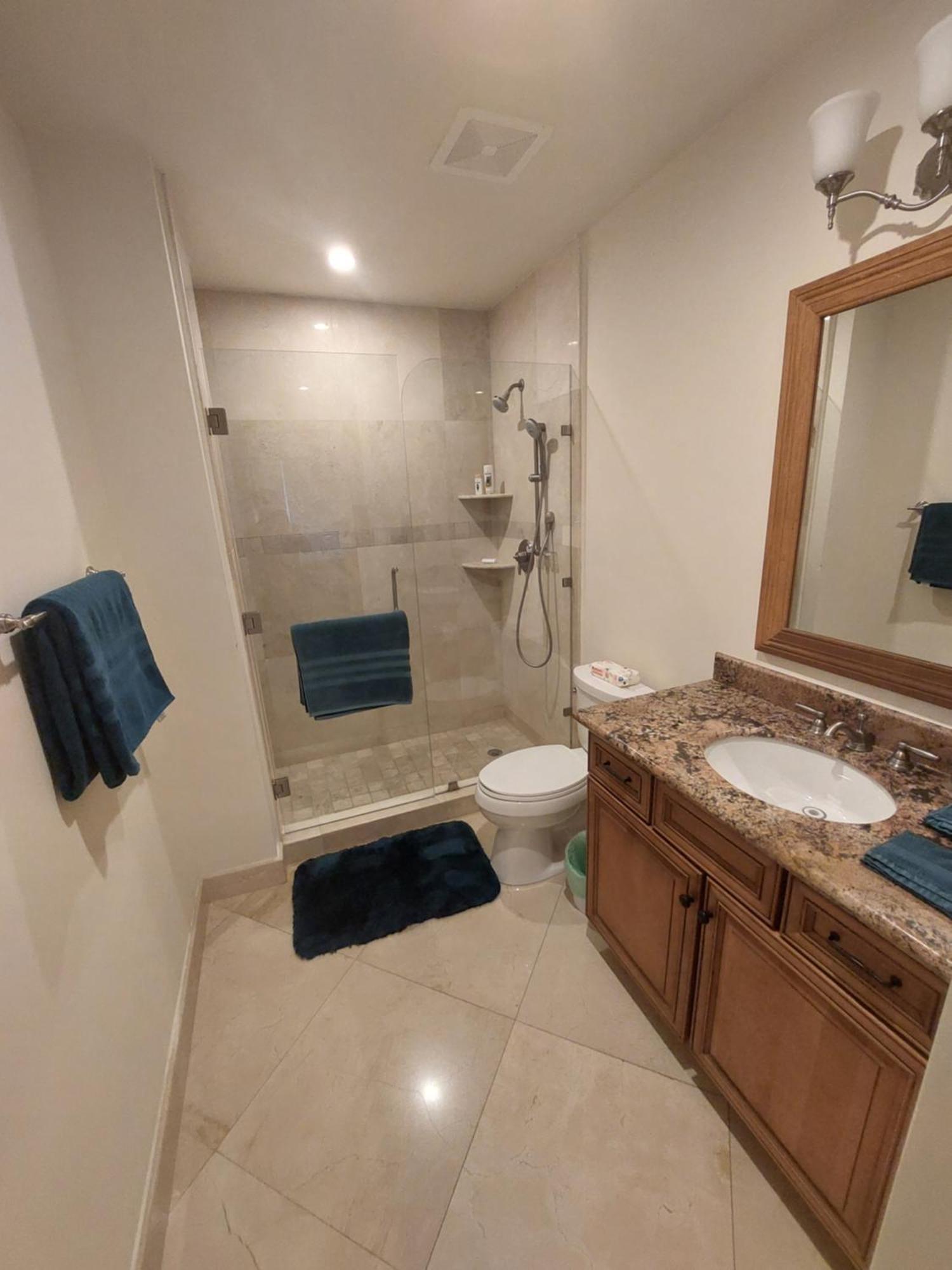 403 Landmark Beachfront Appartement